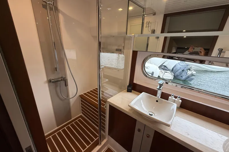 Habibi Yacht Photos Pics Luxurious bathroom in 2017 Belize 54 Daybridge yacht with shower and sink.