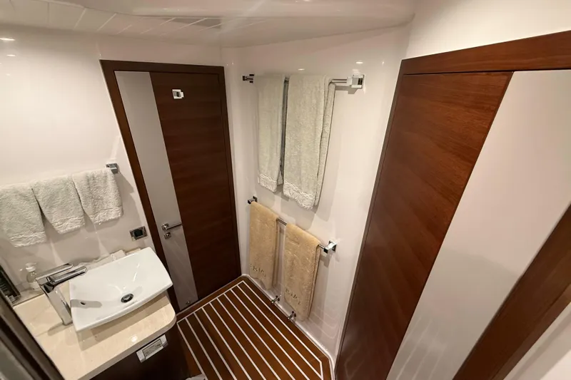 Habibi Yacht Photos Pics Luxurious bathroom in 2017 Belize 54 Daybridge yacht with modern fixtures and wooden accents.