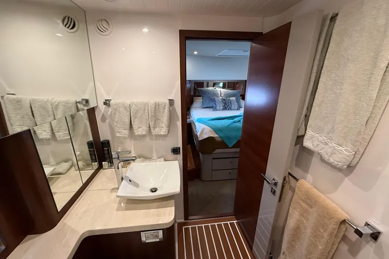Habibi Yacht Photos Pics Luxurious bathroom and bedroom interior of 2017 Belize 54 Daybridge yacht.