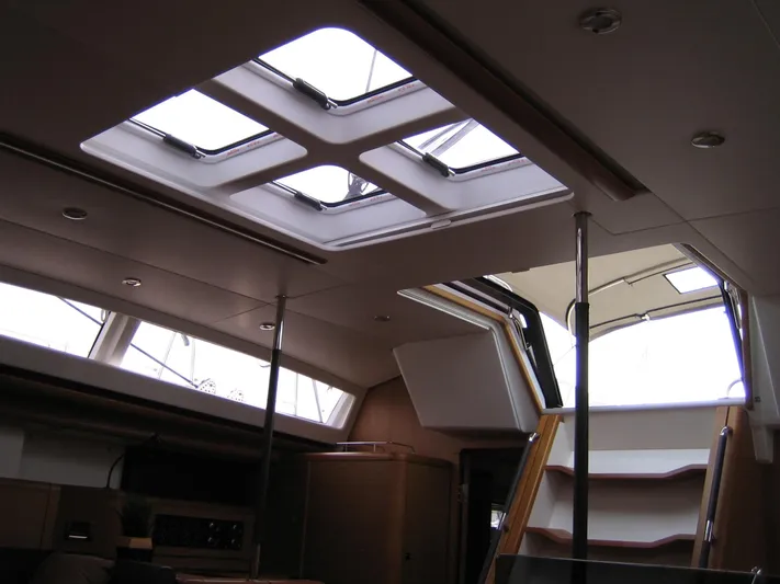  Yacht Photos Pics Large amounts of flooding light