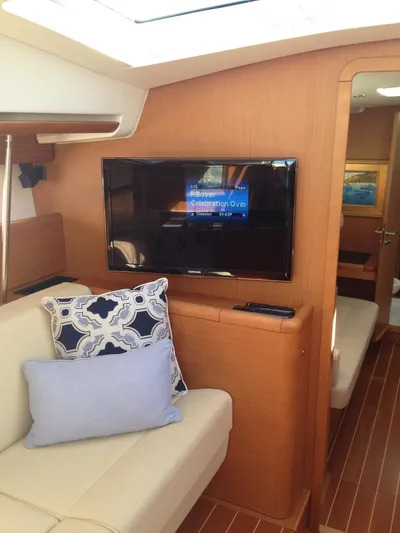  Yacht Photos Pics Salon HD TV W/Full surround sound