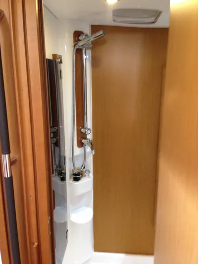  Yacht Photos Pics Stbd Stateroom Head & Shower