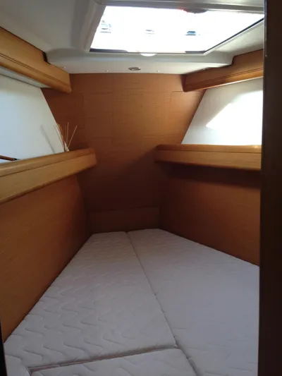  Yacht Photos Pics Fwd Birth