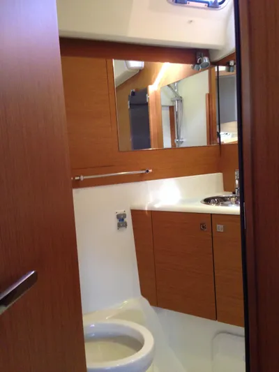  Yacht Photos Pics Master Head & Shower