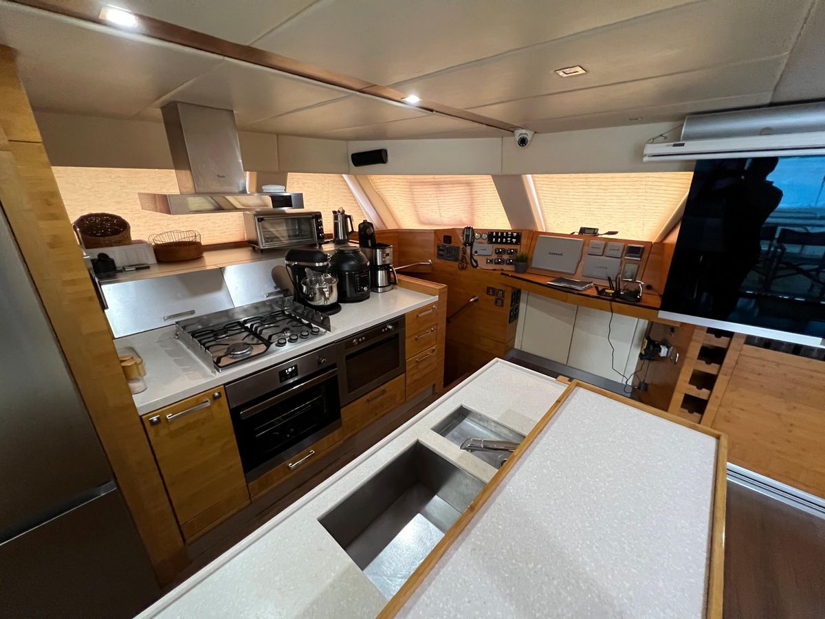 2011 Sunreef 68 