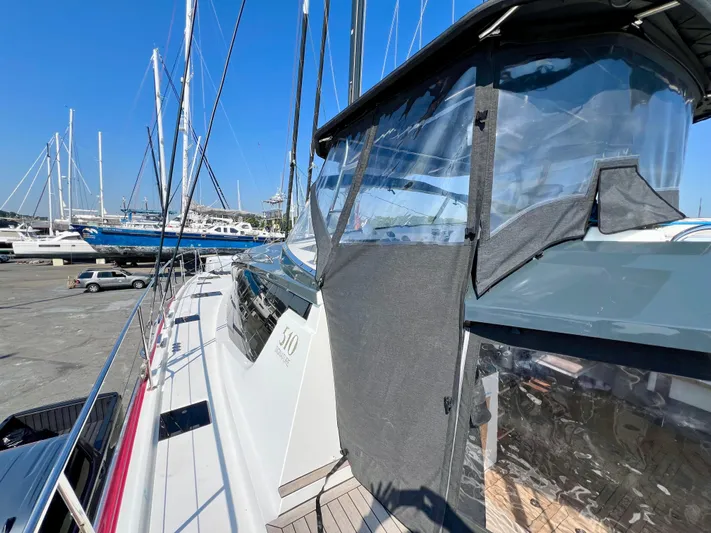 Rogue Yacht Photos Pics 