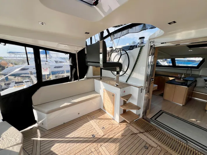 Rogue Yacht Photos Pics 