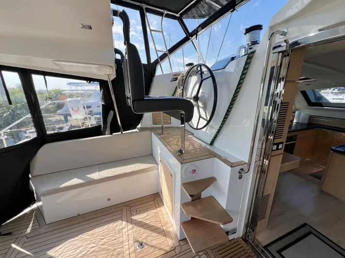 Rogue Yacht Photos Pics 