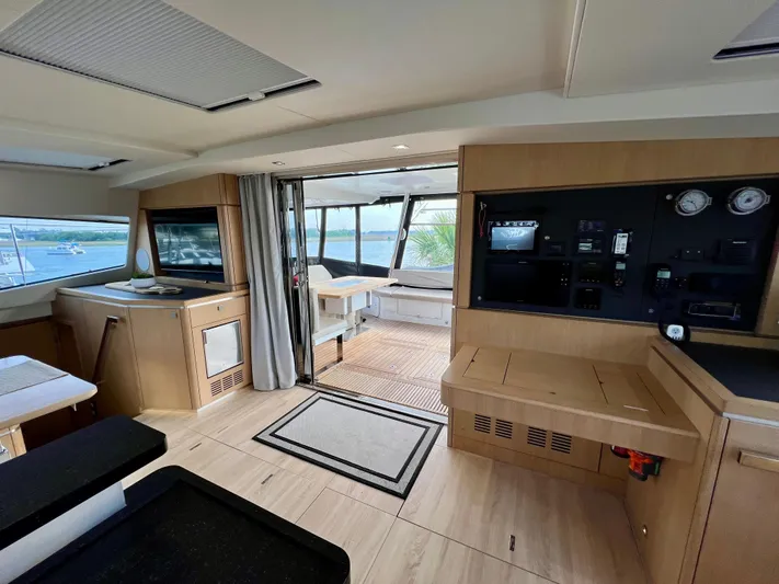 Rogue Yacht Photos Pics 