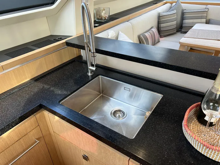 Rogue Yacht Photos Pics 