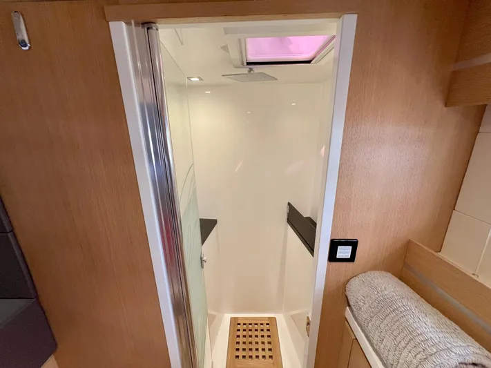 Rogue Yacht Photos Pics 