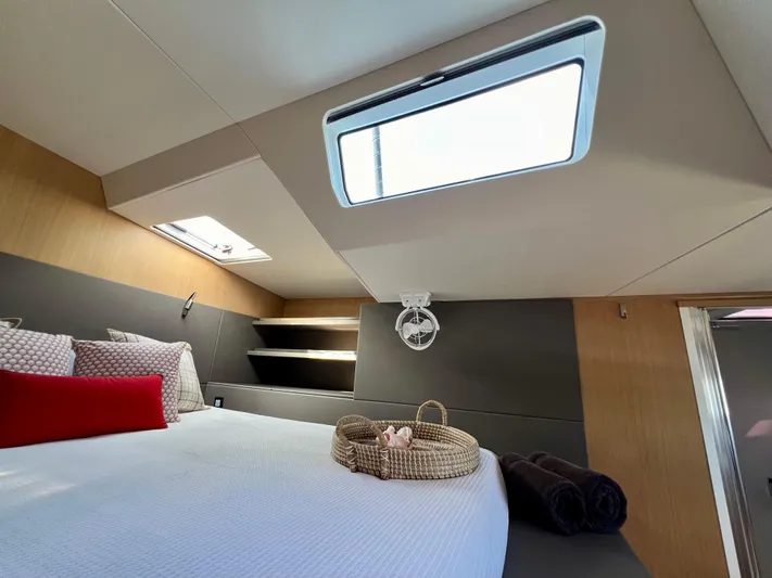 Rogue Yacht Photos Pics 