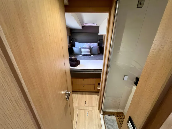 Rogue Yacht Photos Pics 