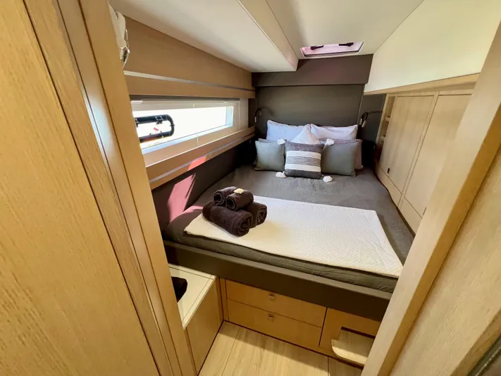 Rogue Yacht Photos Pics 