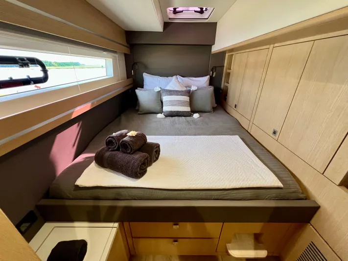 Rogue Yacht Photos Pics 