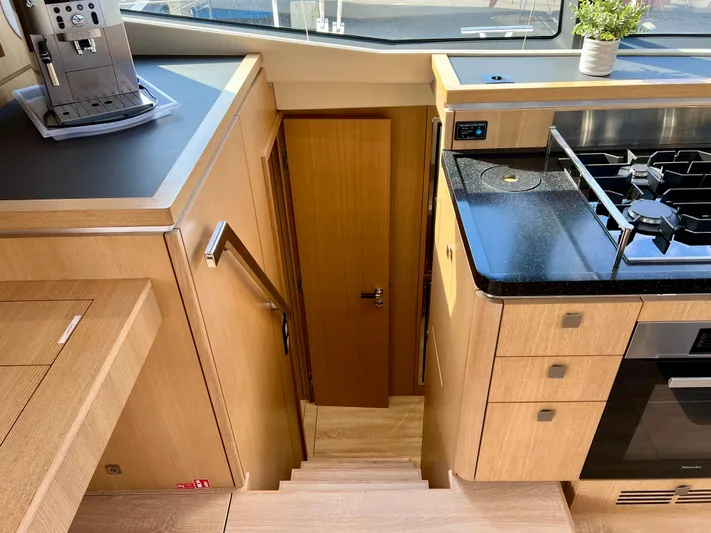 Rogue Yacht Photos Pics 