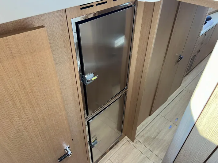 Rogue Yacht Photos Pics 