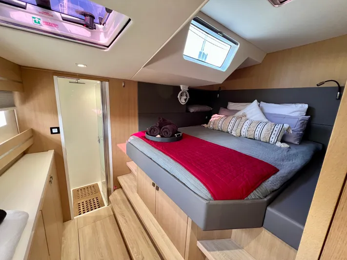 Rogue Yacht Photos Pics 