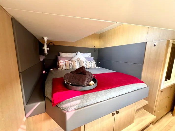 Rogue Yacht Photos Pics 