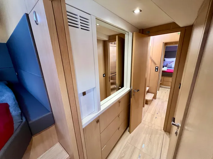 Rogue Yacht Photos Pics 