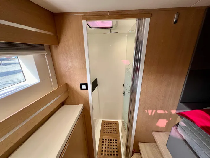 Rogue Yacht Photos Pics 