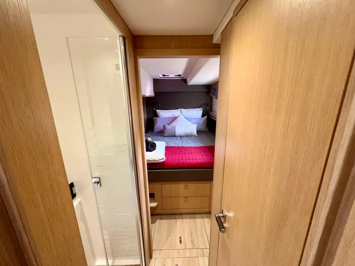 Rogue Yacht Photos Pics 