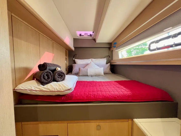 Rogue Yacht Photos Pics 