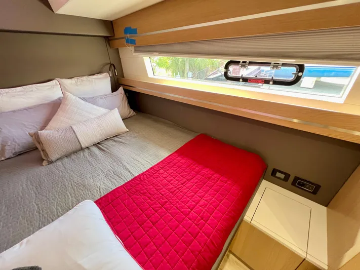 Rogue Yacht Photos Pics 