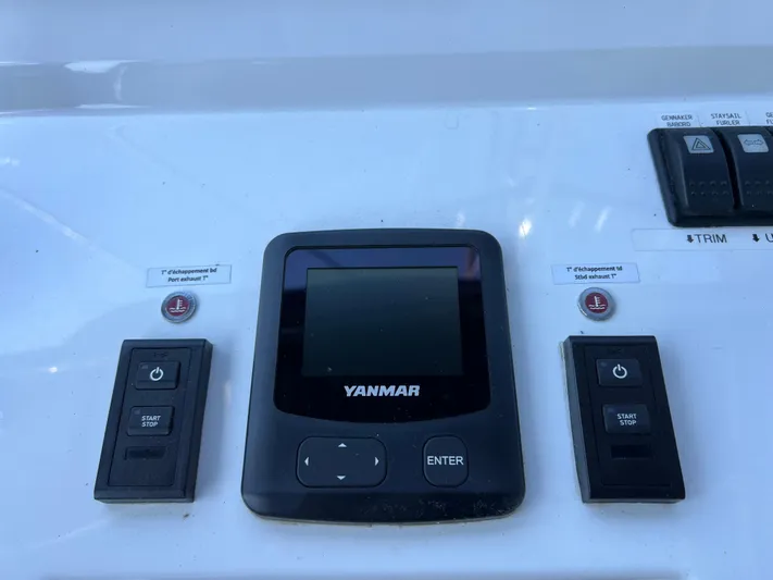 Rogue Yacht Photos Pics 