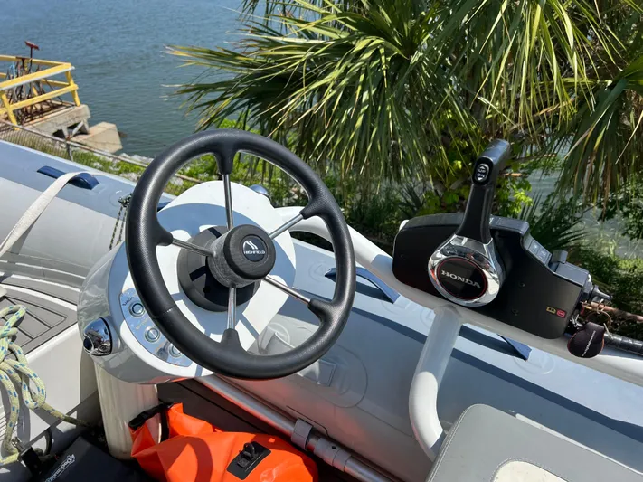 Rogue Yacht Photos Pics 