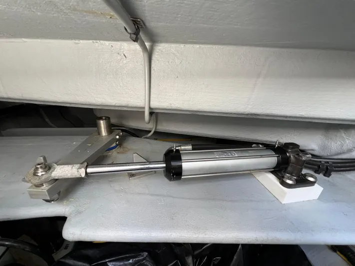 Rogue Yacht Photos Pics 