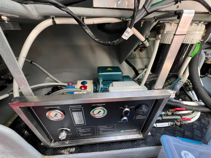 Rogue Yacht Photos Pics 