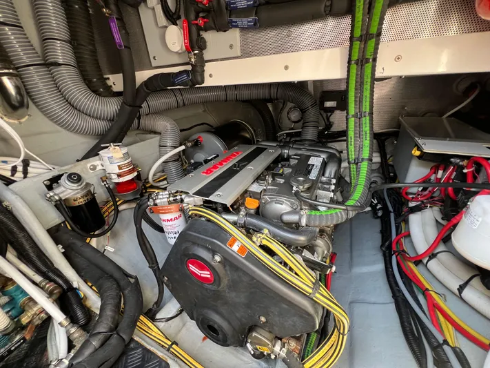 Rogue Yacht Photos Pics 