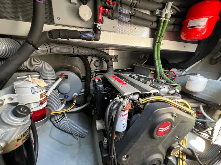 Rogue Yacht Photos Pics 