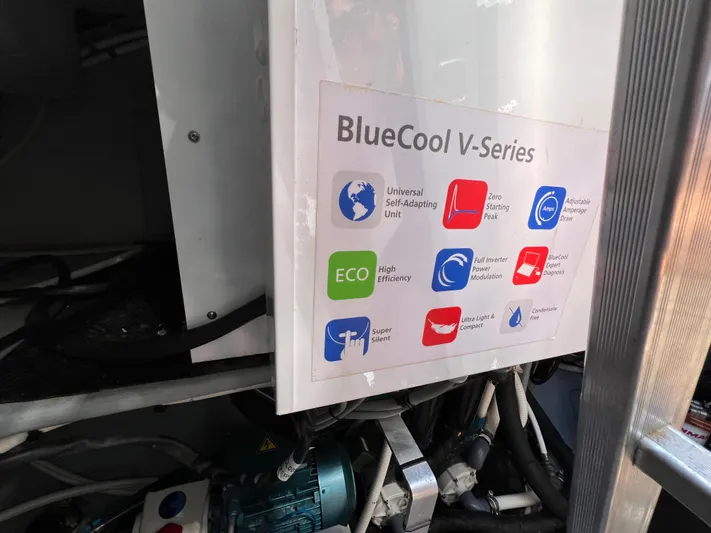 Rogue Yacht Photos Pics 