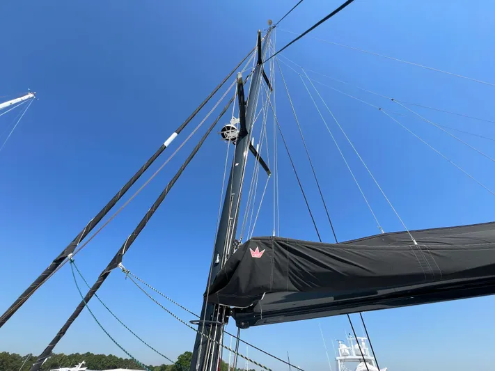 Rogue Yacht Photos Pics 