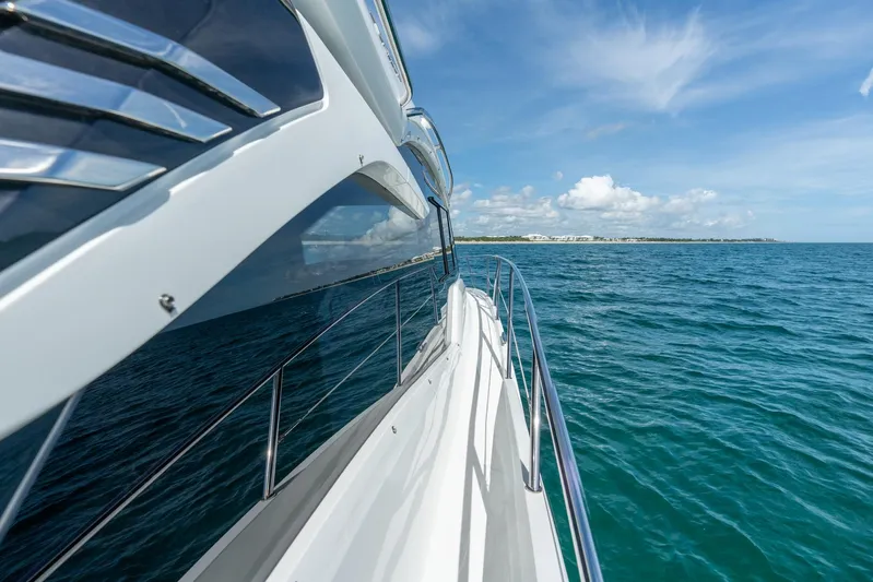  Yacht Photos Pics Galeon 425 HTS 2022 yacht cruising on clear blue ocean under a sunny sky.