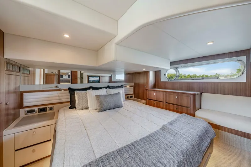  Yacht Photos Pics 2025 Belize 54 Daybridge - Image 23