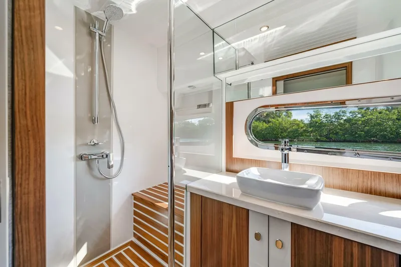  Yacht Photos Pics 2025 Belize 54 Daybridge - Image 27