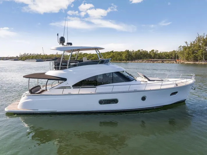  Yacht Photos Pics 2025 Belize 54 Daybridge - Image 1