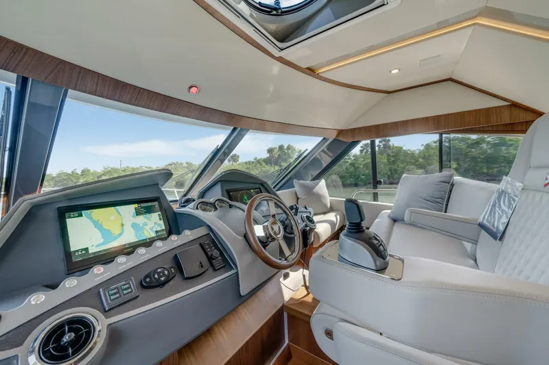  Yacht Photos Pics 2025 Belize 54 Daybridge - Image 21