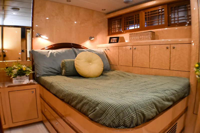 Magic Moments Yacht Photos Pics STD GUEST ROOM 1.jpg