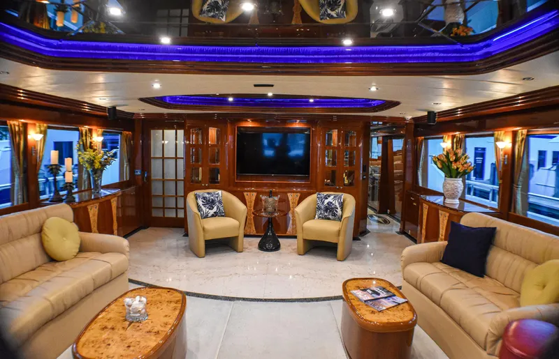 Magic Moments Yacht Photos Pics SALON FOWARD