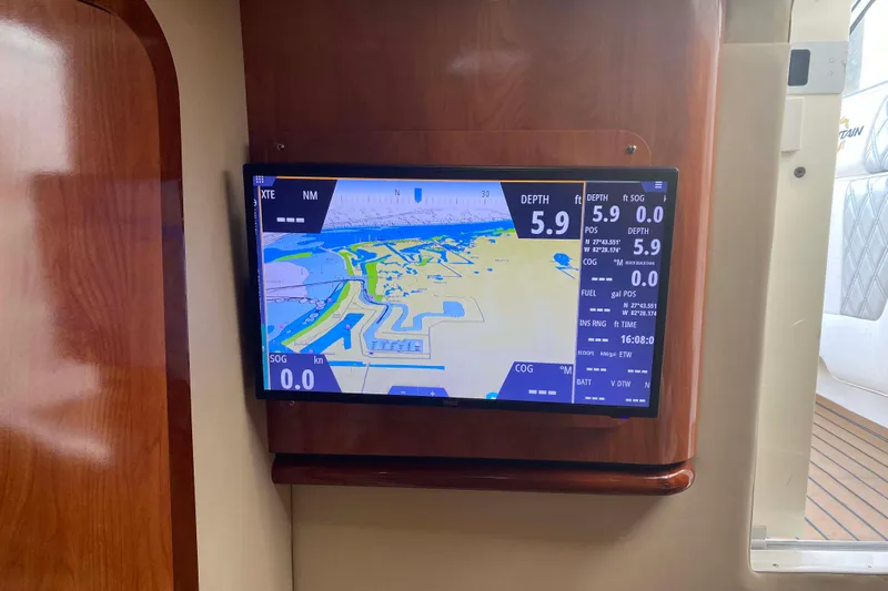 Flying Norseman II Yacht Photos Pics Navigation display on 2007 Fountain 38 Sportfish Cruiser OB, showing depth and map details.