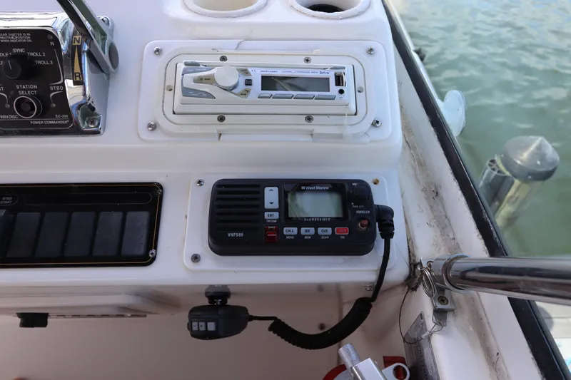  Yacht Photos Pics Control panel of a 2000 Cruisers Yachts 4450 Express Motoryacht with radio and audio system.