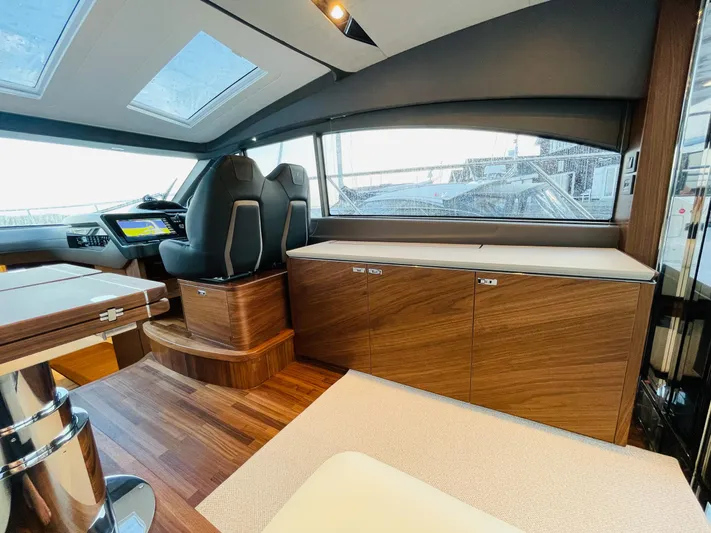 V50775 Yacht Photos Pics 