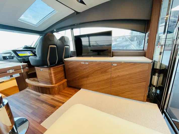 V50775 Yacht Photos Pics 