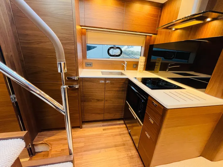 V50775 Yacht Photos Pics 