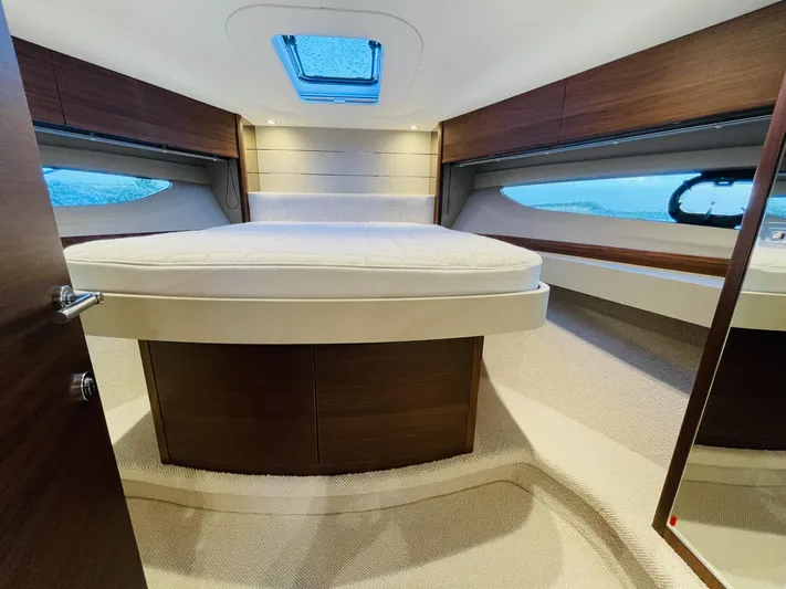 V50775 Yacht Photos Pics 