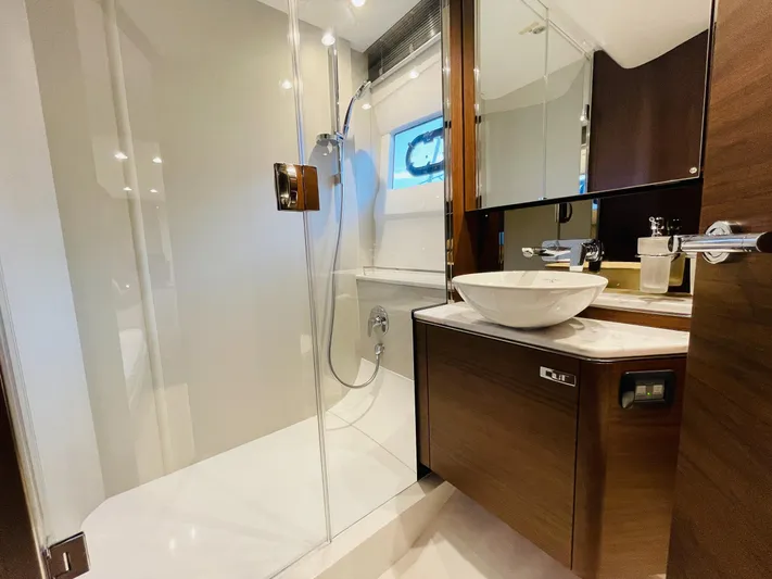 V50775 Yacht Photos Pics 